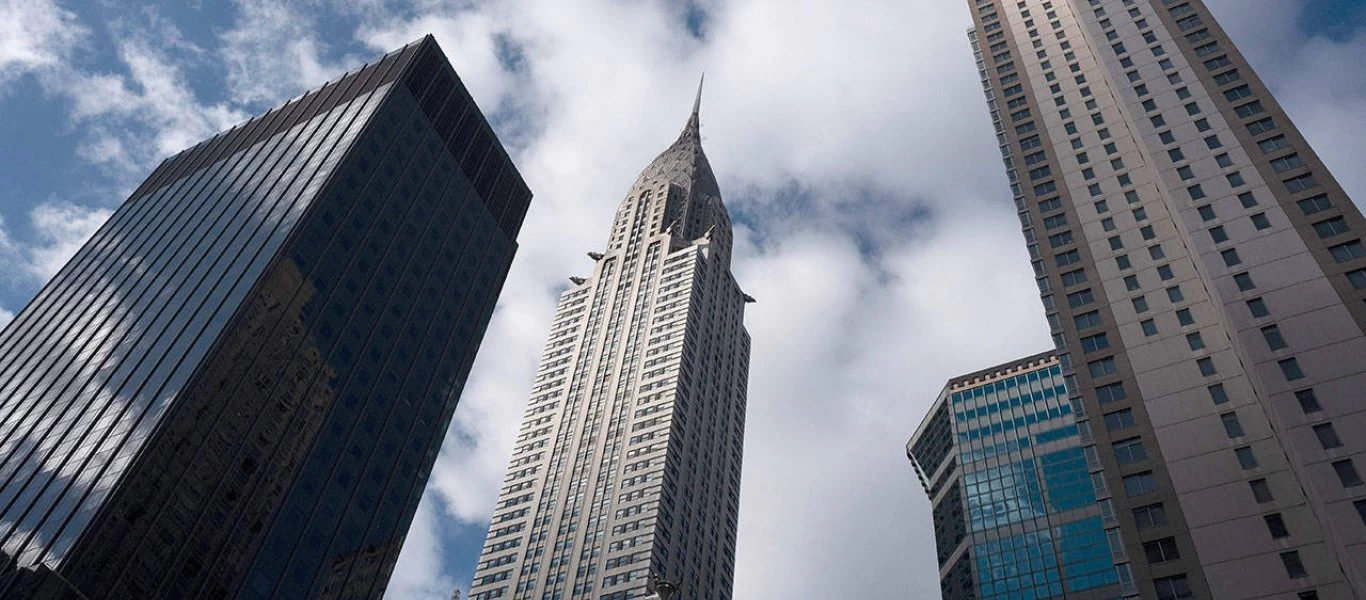 60χρονη πήδηξε από τον 46ο όροφο ουρανοξύστη αγκαλιά με τον...σκύλο της! (φώτο)